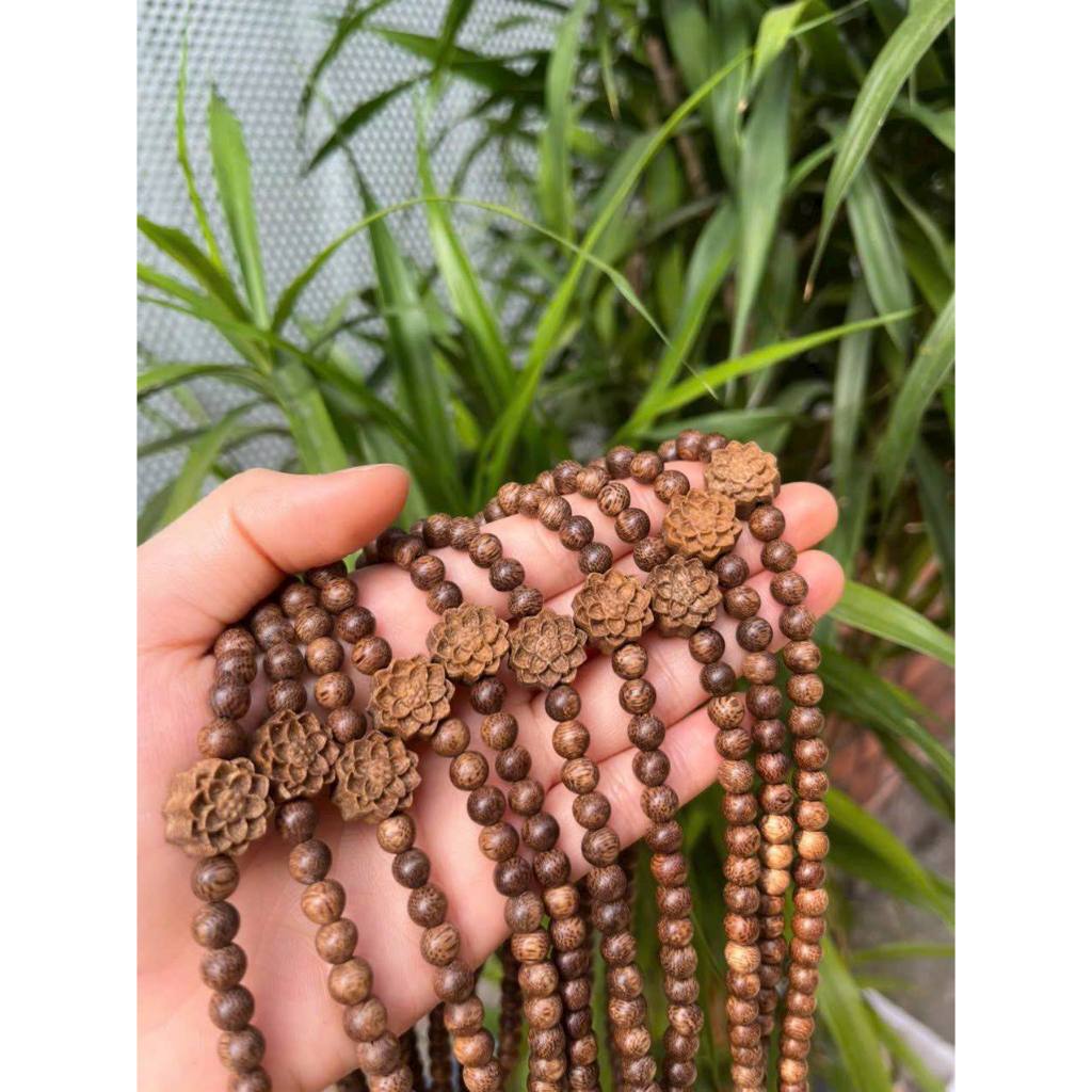 Ảnh Vòng tay trầm hương chuỗi 108 hạt mix Hoa Sen tóc vườn Xưởng Mộc Việt mang lại may mắn bình an 3