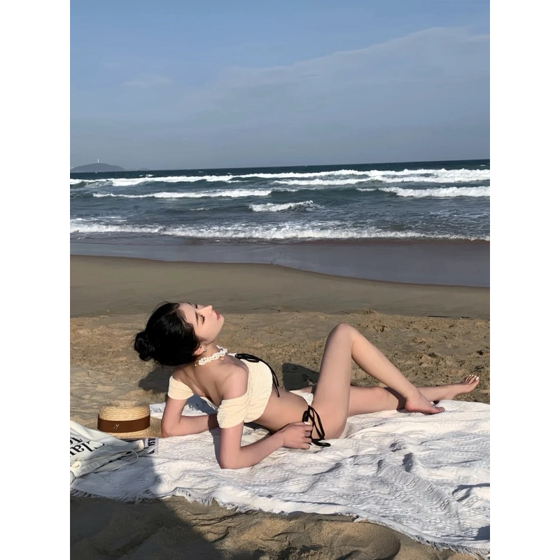 Bikini 2 mảnh màu trắng kem phối nơ đen - Mẫu mới 2024