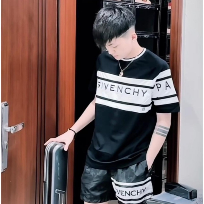 Bộ Đồ Nam Cộc Tay Mặc Hè In GIVENCHI Phối Hai Màu Đen Trắng . Bộ Thể Thao Cho Các Boy Phố Mặc Đi Chơi Đi Chơi Hot 2024Ca