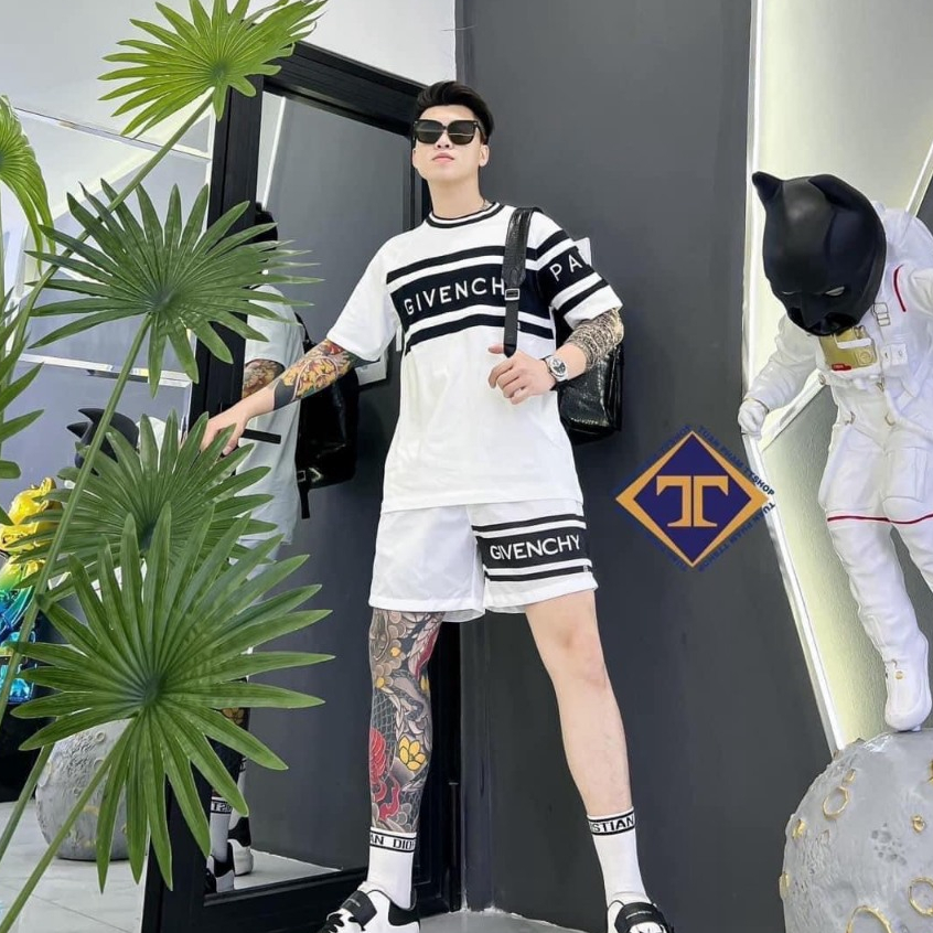 Bộ Đồ Nam Cộc Tay Mặc Hè In GIVENCHI Phối Hai Màu Đen Trắng . Bộ Thể Thao Cho Các Boy Phố Mặc Đi Chơi Đi Chơi Hot 2024Ca