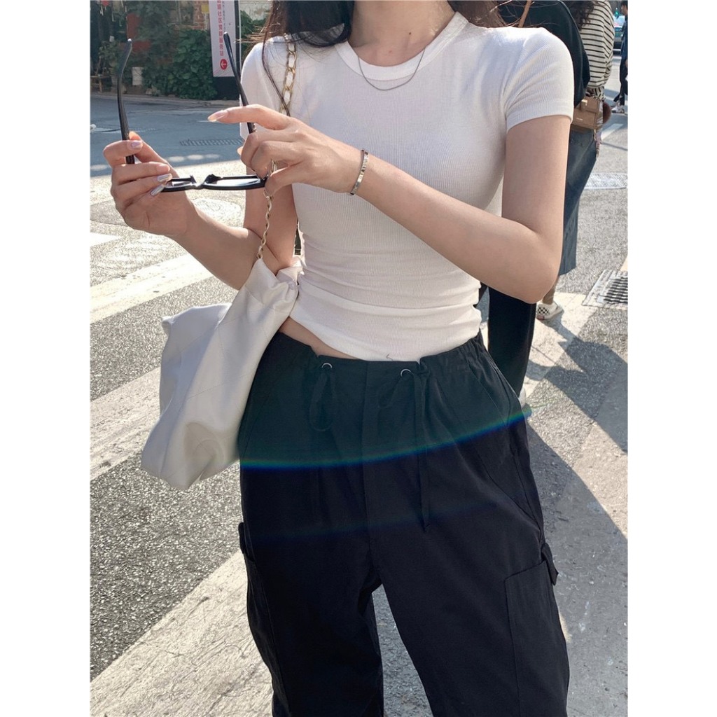 (CÓ SIZE) Áo Croptop Tay Ngắn RANSHI Thiết Kế Cổ Tròn Hai Màu Đen Trắng Style Basic Dễ Phối Đồ Chất Thun Tăm Mát - RA218