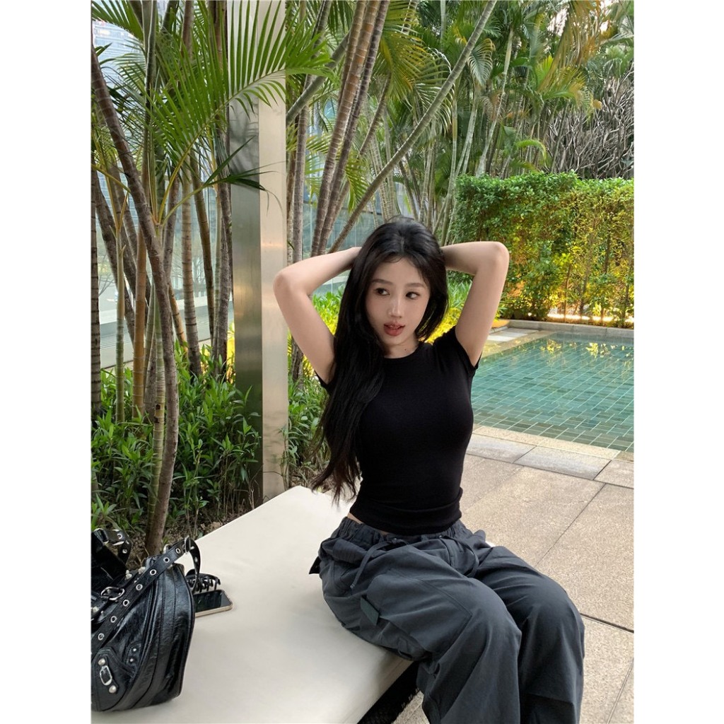 (CÓ SIZE) Áo Croptop Tay Ngắn RANSHI Thiết Kế Cổ Tròn Hai Màu Đen Trắng Style Basic Dễ Phối Đồ Chất Thun Tăm Mát - RA218