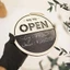 Bảng gỗ treo 2 mặt Open Closed viết phấn giờ đóng mở cửa quán, bảng giờ mở cửa trang trí cửa hàng, quán cà phê, nhà hàng