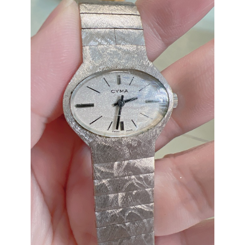 đồng hồ cơ cót nữ hiệu Cyma