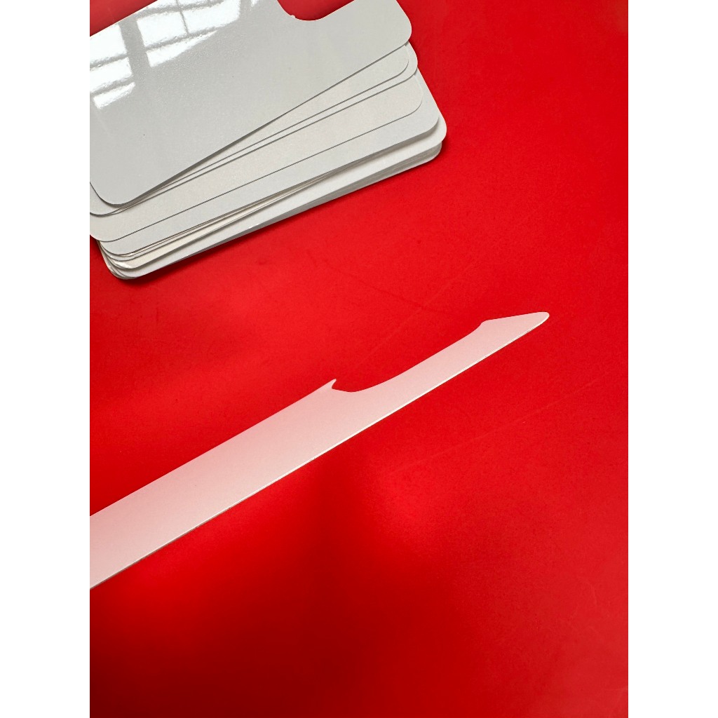 Miếng thép trắng dán mặt lưng ốp iphone ( tự dán bằng băng dính 2 mặt )