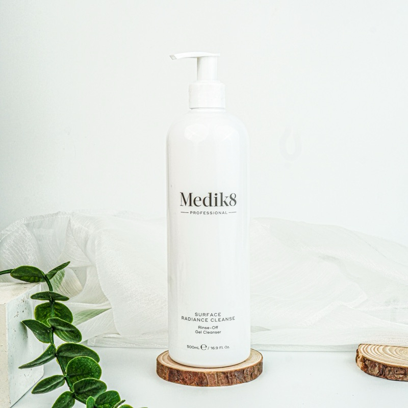Sữa rửa mặt có chứa AHA/BHA Medik8 Surface Radiance Cleanse 150ml ...