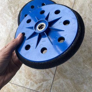Đế máy chà nhám tường 180mm có lỗ vát màu xanh dương, hàng theo máy, độ kết dính giấy giáp tốt