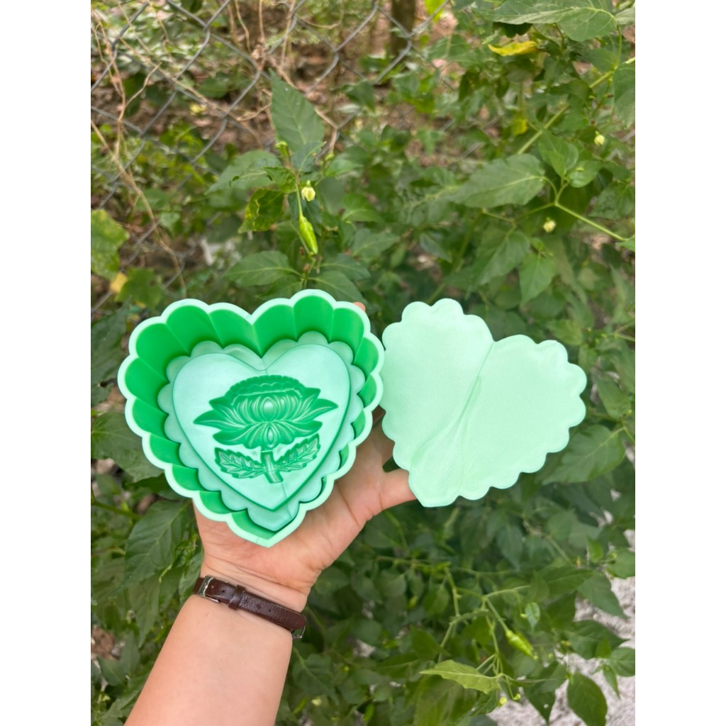 Khuôn tim nhấn xôi hình cúc đại đóa( 10cm)