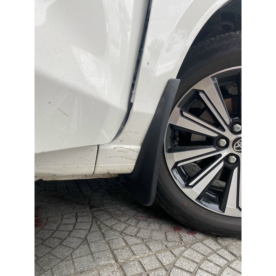 Bộ 4 chắn bùn xe Toyota Veloz Cross, Avanza đời 2022 - HIỆN NAY - nhựa dẻo ABS cao cấp (Kèm ốc vít)