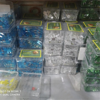 Hộp 100 chiếc Cầu chì ô tô, xe máy chân dẹp, công suất chuẩn.