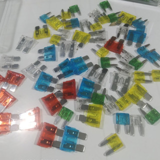 Hộp 200 chiếc Cầu chì ô tô, xe máy chân kim, công suất chuẩn.