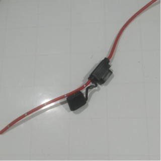 Giắc cắm, chân cắm cầu chì chống cháy có nắp đậy chống nước.