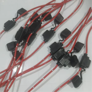 Giắc cắm, chân cắm cầu chì chống cháy có nắp đậy chống nước.