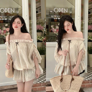 Set Áo Trễ Vai Chấm Bi Tay Rúm Hàng 2 Lớp Kèm Quần Đùi Siêu Xinh