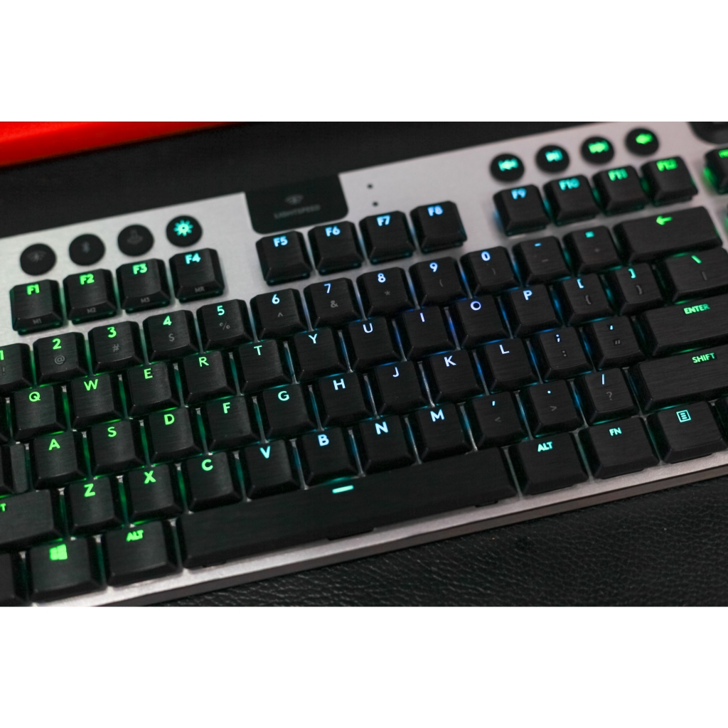 Miếng dán Skin bàn phím Logitech G913 TKL Lightspeed Wireless | Nền bạc xước, dán key đen xước | Cắt hở chữ | Xuyên LED