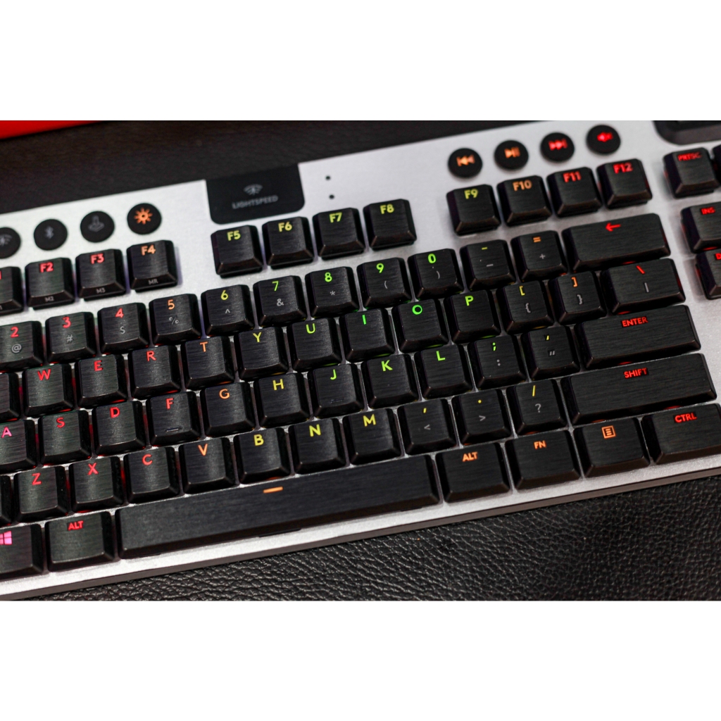 Miếng dán Skin bàn phím Logitech G913 TKL Lightspeed Wireless | Nền bạc xước, dán key đen xước | Cắt hở chữ | Xuyên LED