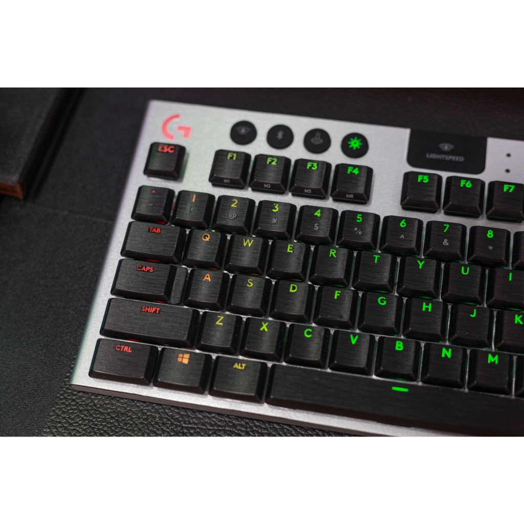 Miếng dán Skin bàn phím Logitech G913 TKL Lightspeed Wireless | Nền bạc xước, dán key đen xước | Cắt hở chữ | Xuyên LED