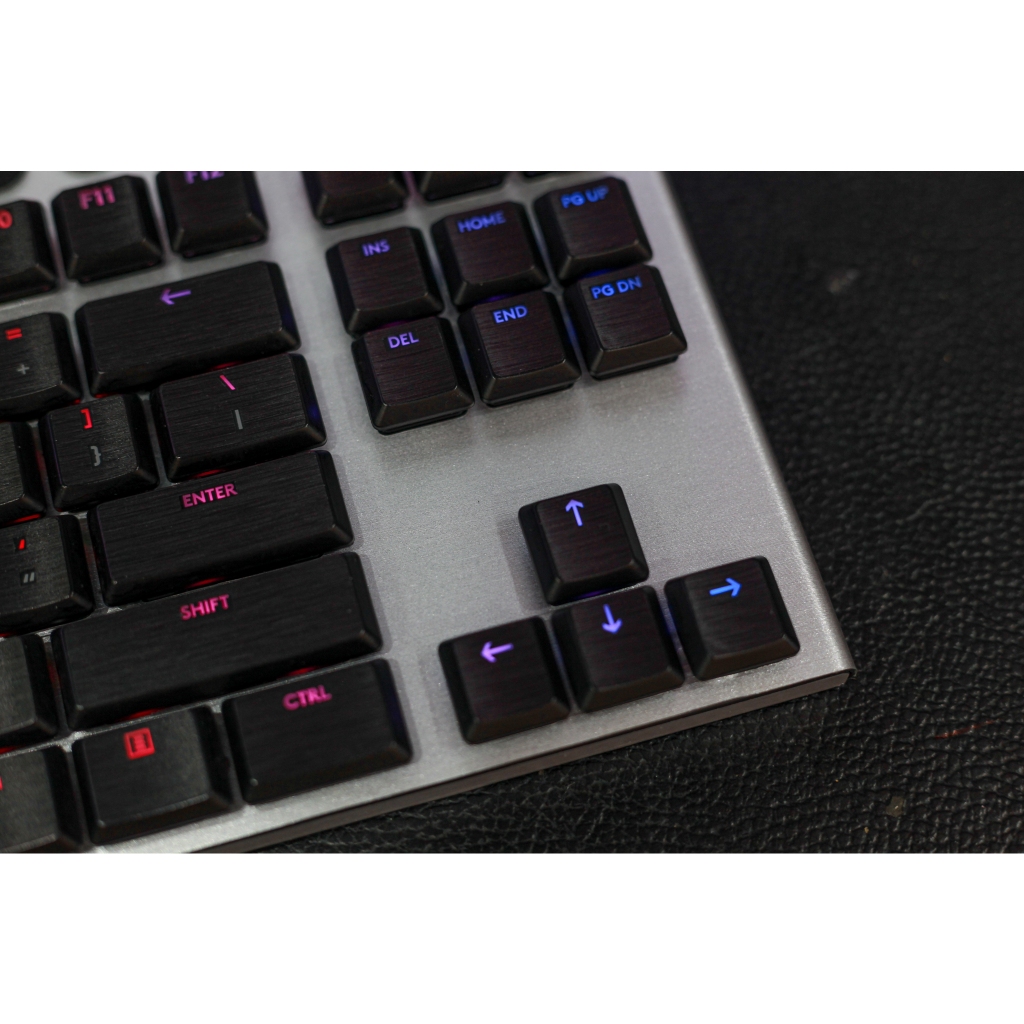 Miếng dán Skin bàn phím Logitech G913 TKL Lightspeed Wireless | Nền bạc xước, dán key đen xước | Cắt hở chữ | Xuyên LED