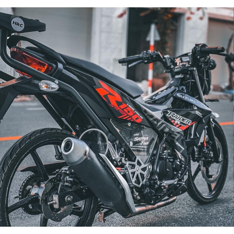tem rời raider f1 cao cấp chất liệu in 3 lớp chống nước không phai màu thích hợp nền đen