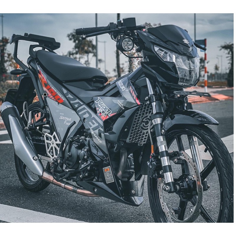 tem rời raider f1 cao cấp chất liệu in 3 lớp chống nước không phai màu thích hợp nền đen