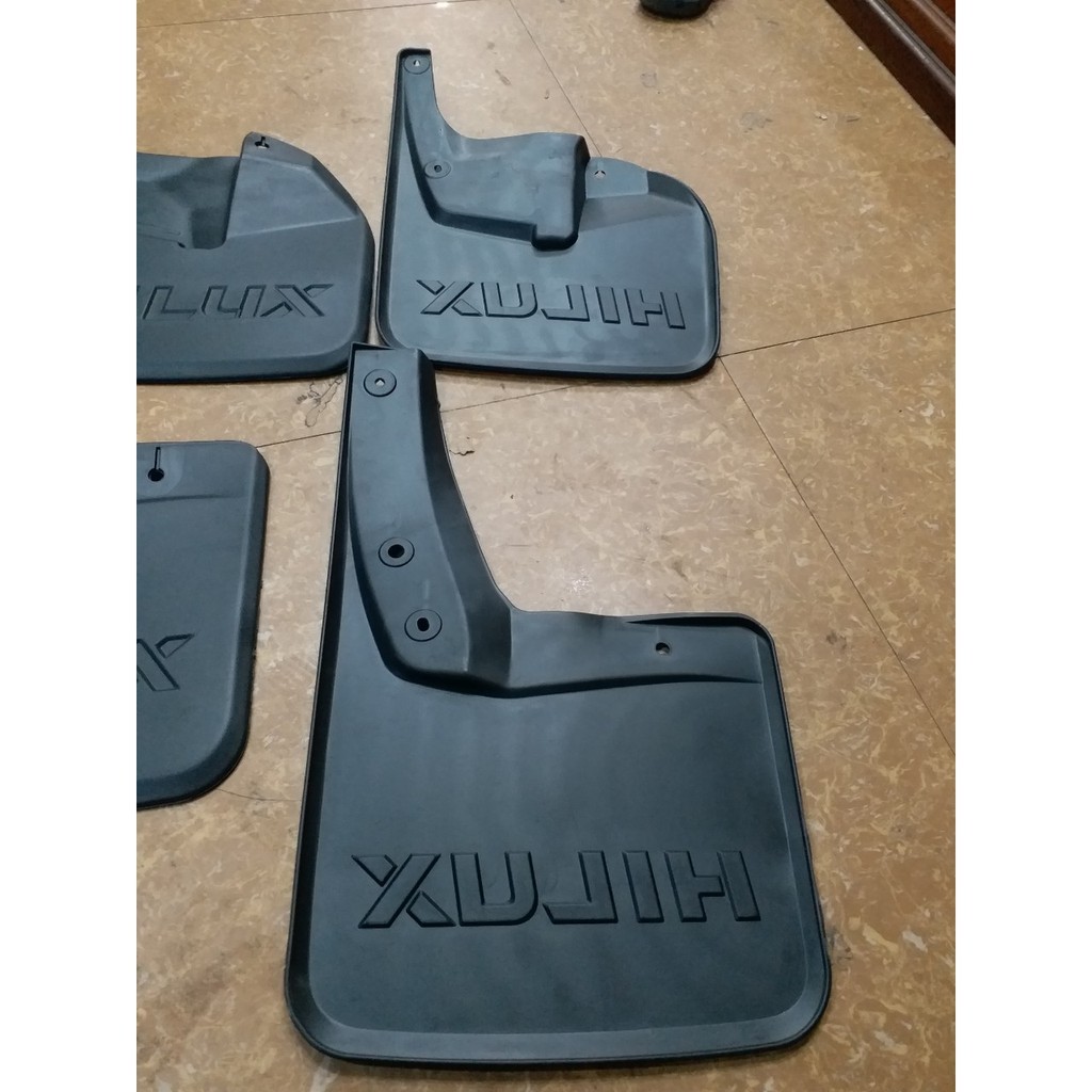Bộ 4 chắn bùn xe Toyota Hilux 2006 - 2015 nhựa dẻo cao cấp (tặng kèm ốc vít)