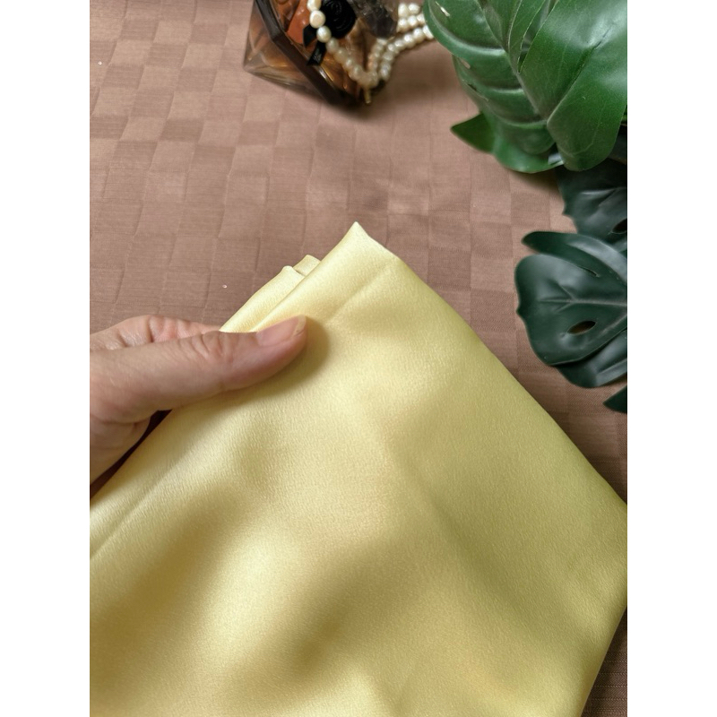 Vàng nhạt satin