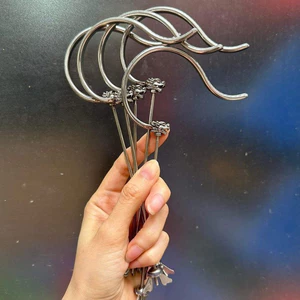 Móc lồng khuyên , hút mật hàng Inox TQ mẫu đầu rồng , lưng chiện kim tiền bản ti dài 14,5cm