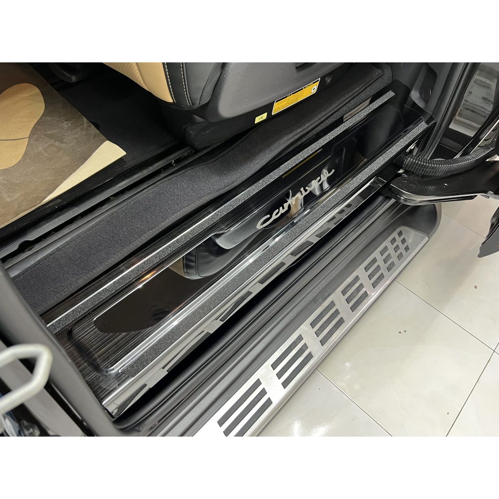 Ốp bậc cửa Kia Carnival 2021 - 2024,  Nẹp bước chân Chất liệu Inox / Titan cao cấp, sang trọng