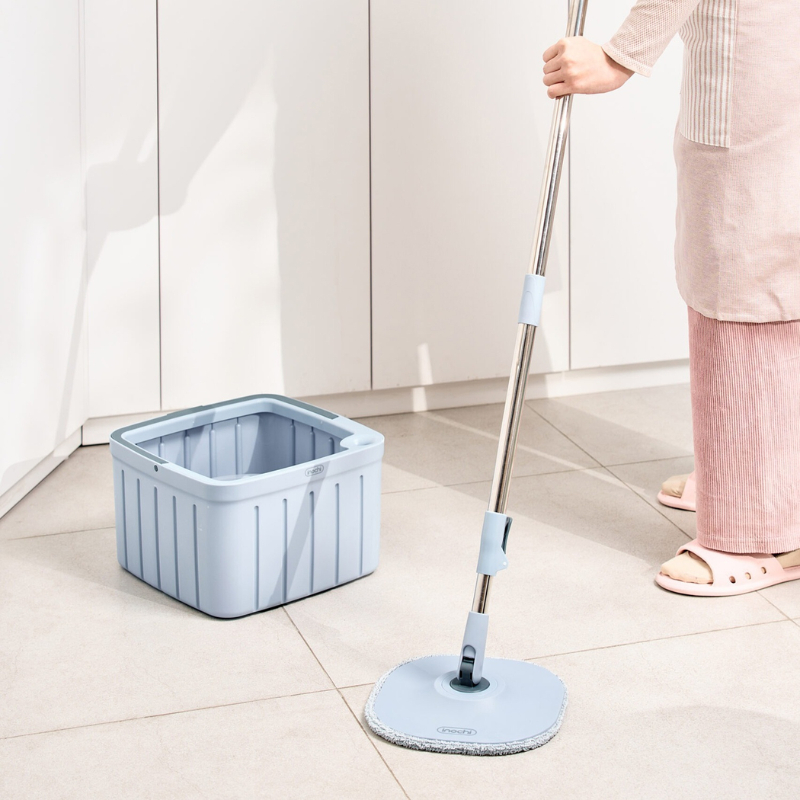 Bộ lau nhà tách nước vuông Souji INOCHI xoay 360 độ, có lỗ thoát nước thông minh