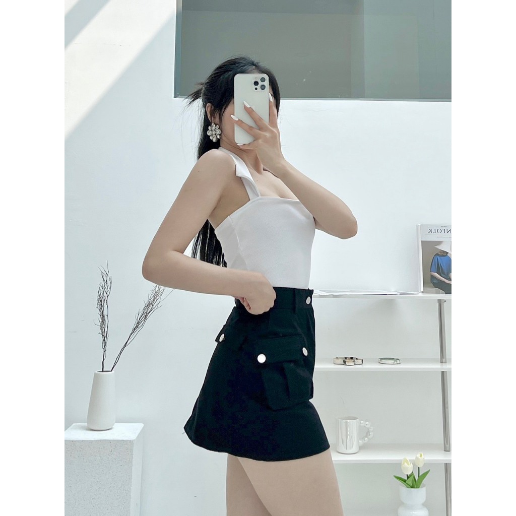 Chân váy chữ A Nữ chất vải kaki có lót trong.