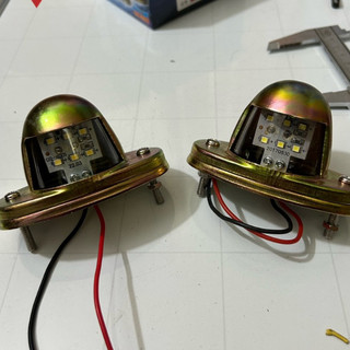 Đèn soi biển số sắt dùng cho xe tải, xe khách điện 12v 24v.