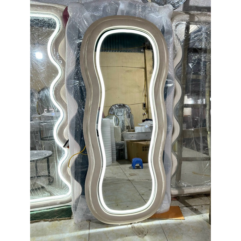 Gương Soi Toàn Thân Bọc Nỉ Hình Củ Lạc, Lượn Sóng Nhẹ Decor Phòng