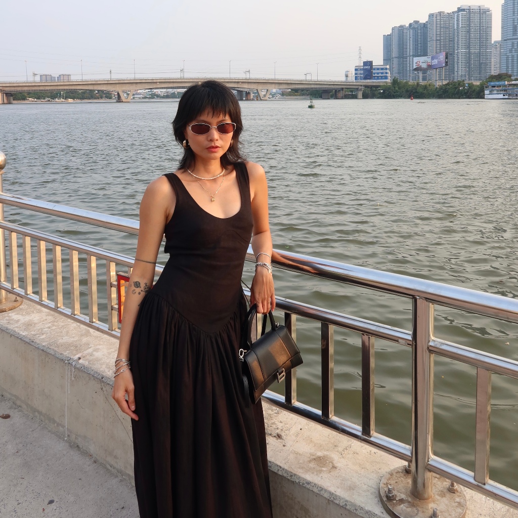SUNDAY - "LYON" đầm maxi đen khoét lưng