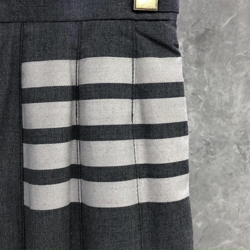 ⚡️[Hight Quality] Chân Váy Dài Th.om Xếp Li 24FW - Điểm Nhấn 4 Vạch Trắng Cao Cấp - TB Qccc Hottrend Full Túi Tag