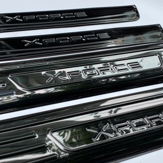 Ốp bậc cửa, nẹp bước chân trong, ngoài xe Mitsubishi Xforce 2024, 2025 titan phay xước cao cấp, sáng bóng