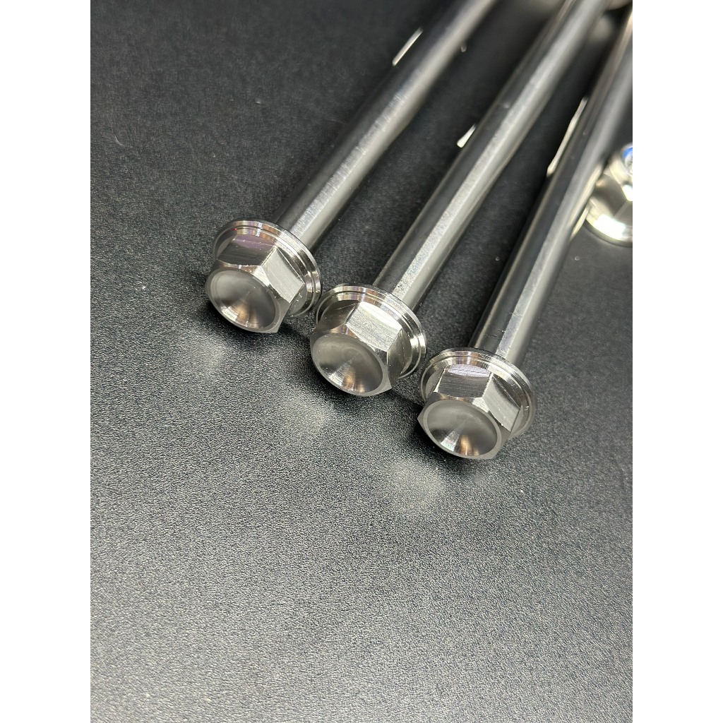 Cốt đặc CNC nguyên khối inox 304 - thương hiệu TPS giúp tạo điểm nhấn cho xe trở nên sáng bóng
