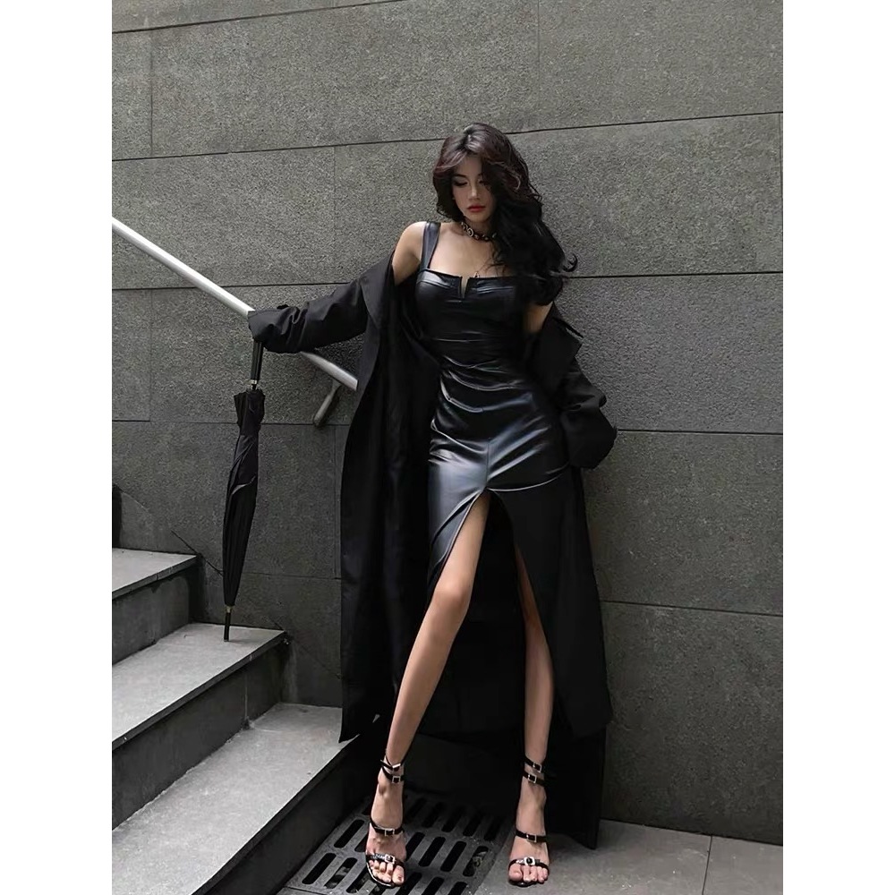 Đầm da 2 dây cổ vuông khoét ngực sẻ tà 𝑴𝒂𝒅𝒆𝒍𝒍𝒚 𝑫𝒓𝒆𝒔𝒔
