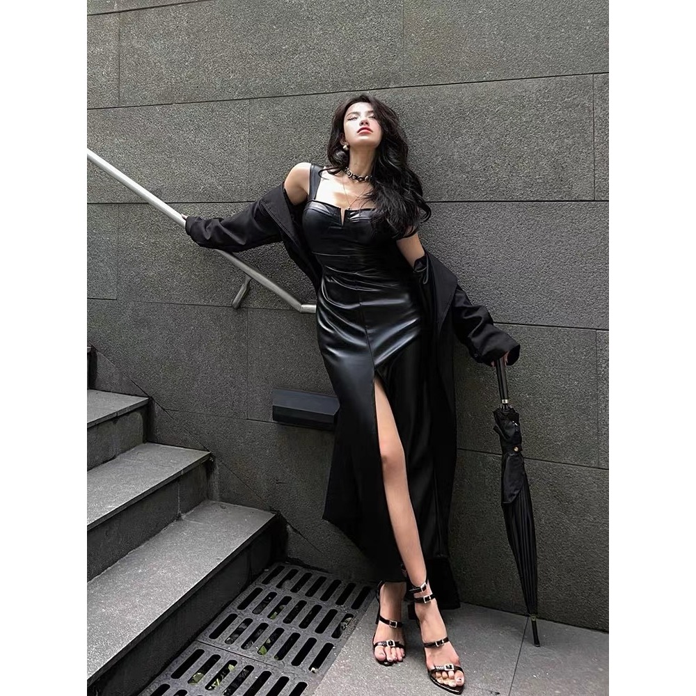 Đầm da 2 dây cổ vuông khoét ngực sẻ tà 𝑴𝒂𝒅𝒆𝒍𝒍𝒚 𝑫𝒓𝒆𝒔𝒔
