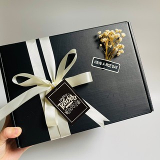 (TẶNG RƠM, RB trơn,hoa khô,tag,hoa sáp, led) Hộp quà đen kích thước 28*20*12cm theo chủ đề valentine, sinh nhật