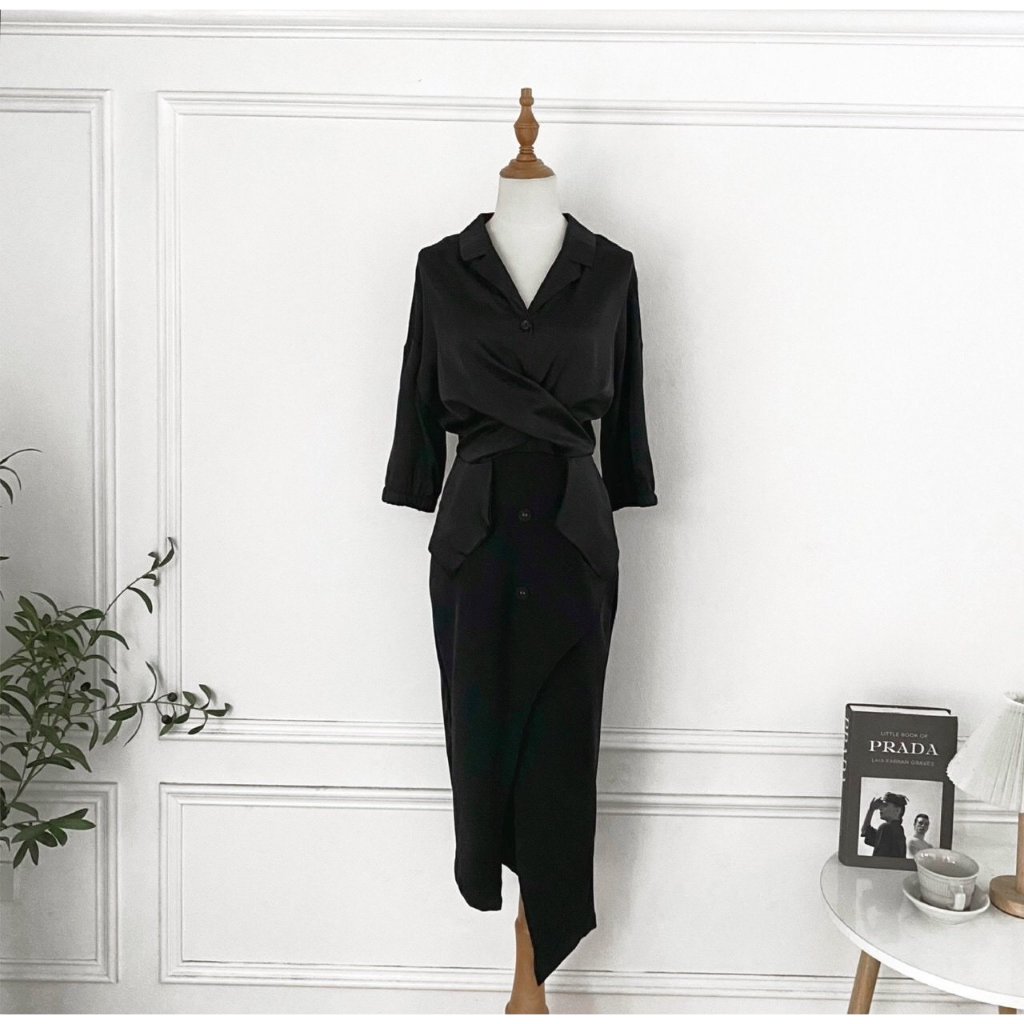 Đầm lụa satin cổ vest 1 màu đen A1227