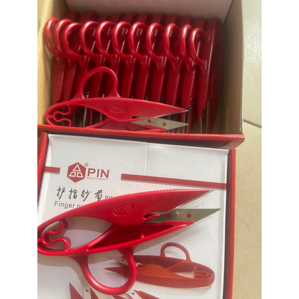 Kéo Bấm Chỉ Xỏ Ngón Hiệu Pin Mã 1155 – Hộp 12 Cây