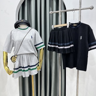 Set Bộ Đồ Nữ Áo Phông Phối Viền Cổ Tay Thêu Ngựa Ngắn Tay Mix Chân Váy Xếp Ly Viền Dây Màu Freesize