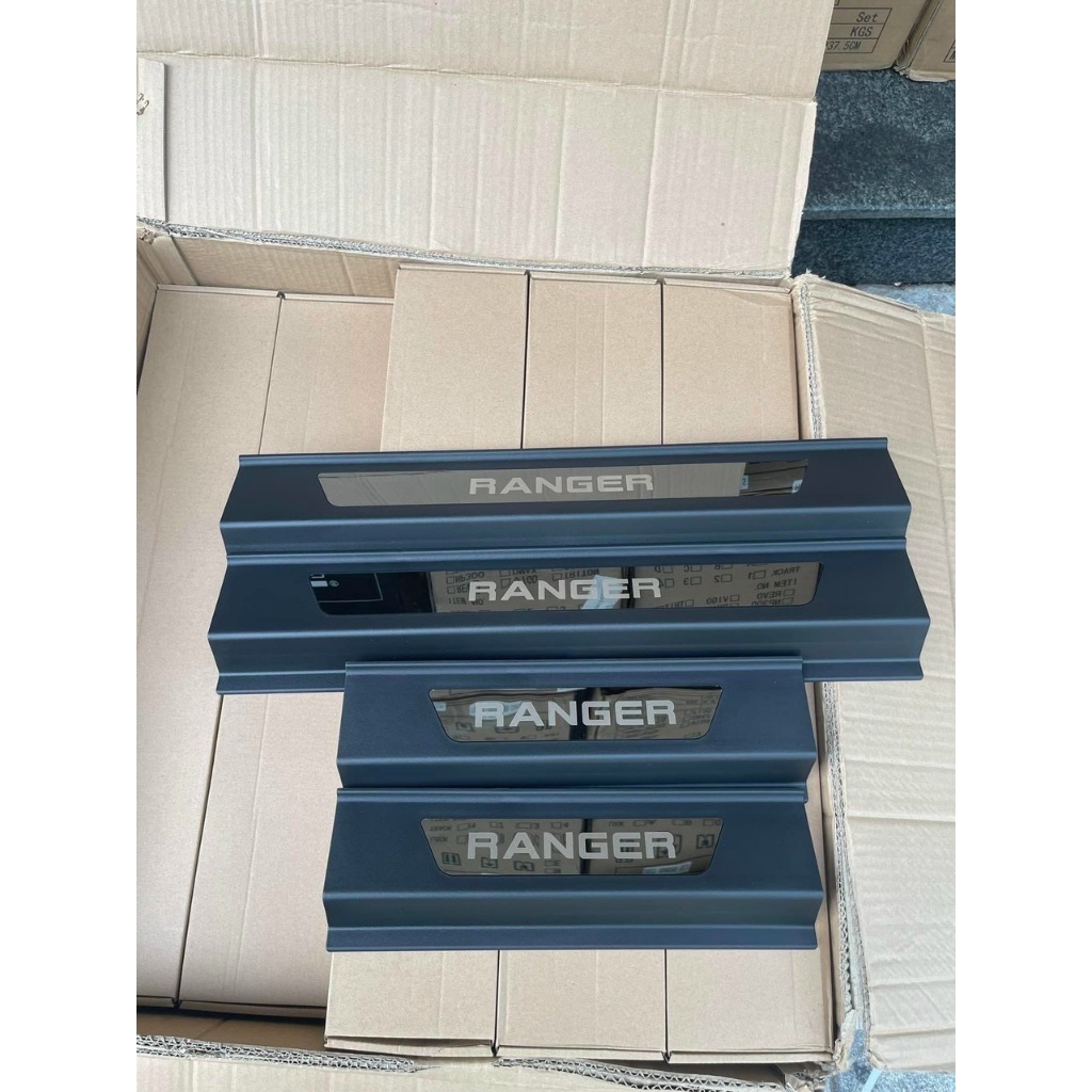 Ốp bậc cửa xe Ford Ranger 2023-2024, Nẹp bước chân Ranger nhựa 3D cao cấp. Bộ 4 miếng chống xước cửa