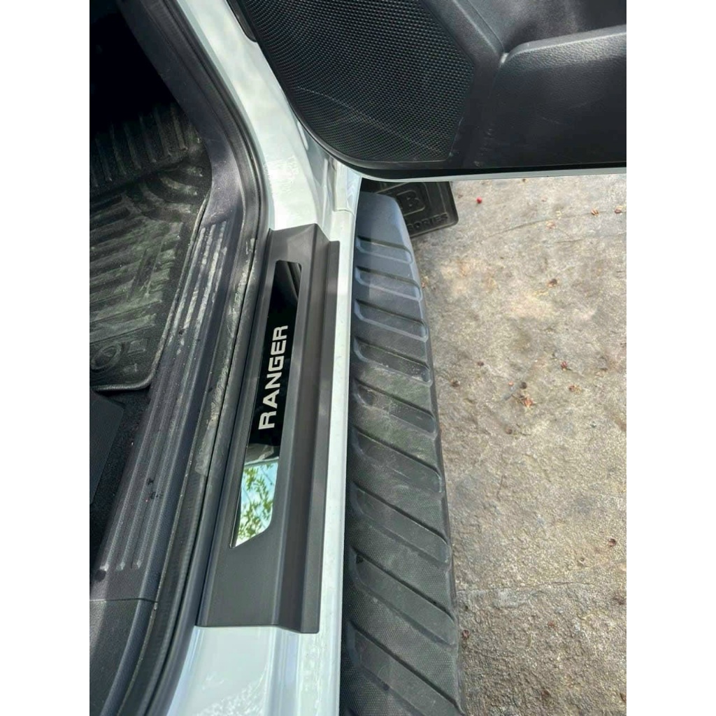Ốp bậc cửa xe Ford Ranger 2023-2024, Nẹp bước chân Ranger nhựa 3D cao cấp. Bộ 4 miếng chống xước cửa