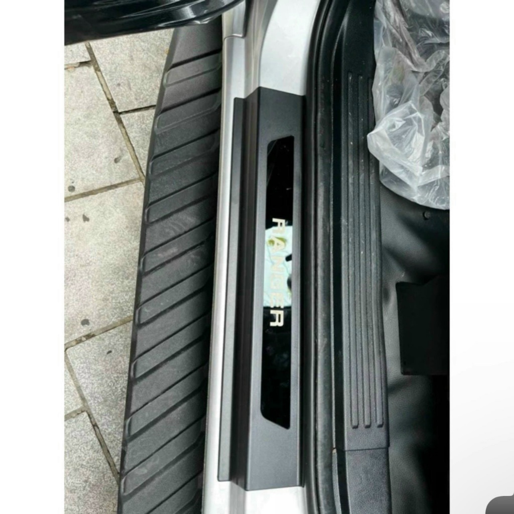 Ốp bậc cửa xe Ford Ranger 2023-2024, Nẹp bước chân Ranger nhựa 3D cao cấp. Bộ 4 miếng chống xước cửa