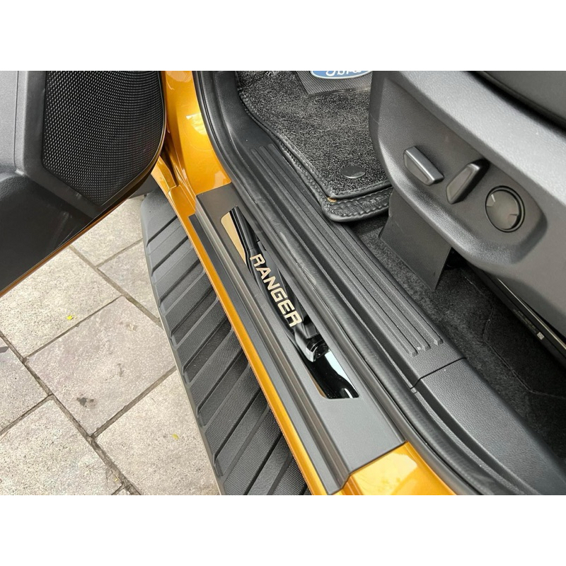 Ốp bậc cửa xe Ford Ranger 2023-2024, Nẹp bước chân Ranger nhựa 3D cao cấp. Bộ 4 miếng chống xước cửa
