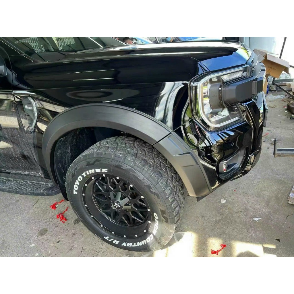 Ốp cua lốp FORD RANGER WT 2023-2026, Kiểu Raptor trơn Bản To, cua bánh ranger 2023-2026