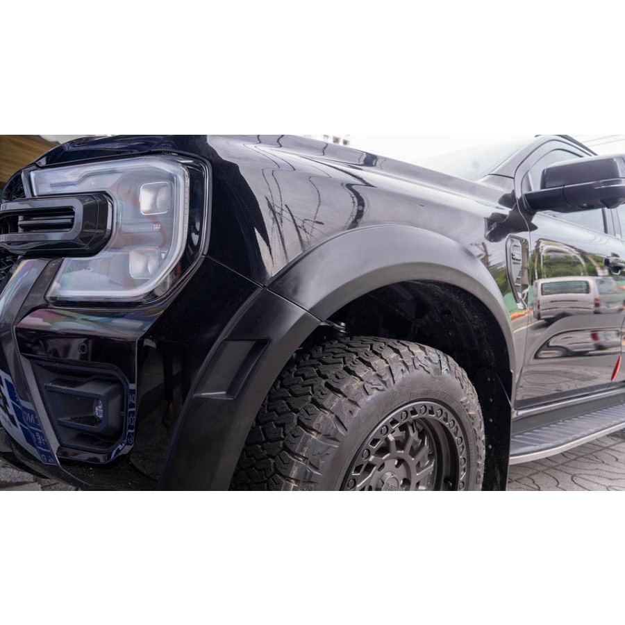Ốp cua lốp FORD RANGER WT 2023-2026, Kiểu Raptor trơn Bản To, cua bánh ranger 2023-2026
