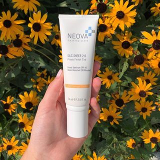 Kem Nền Chống Nắng Vật Lý Bảo Vệ Da Khỏi Tia UVA/UVB Neova Silc Sheer 2.0 SPF40 74ml