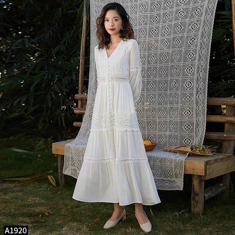 Đầm maxi thô ren dài tay cổ V A1920